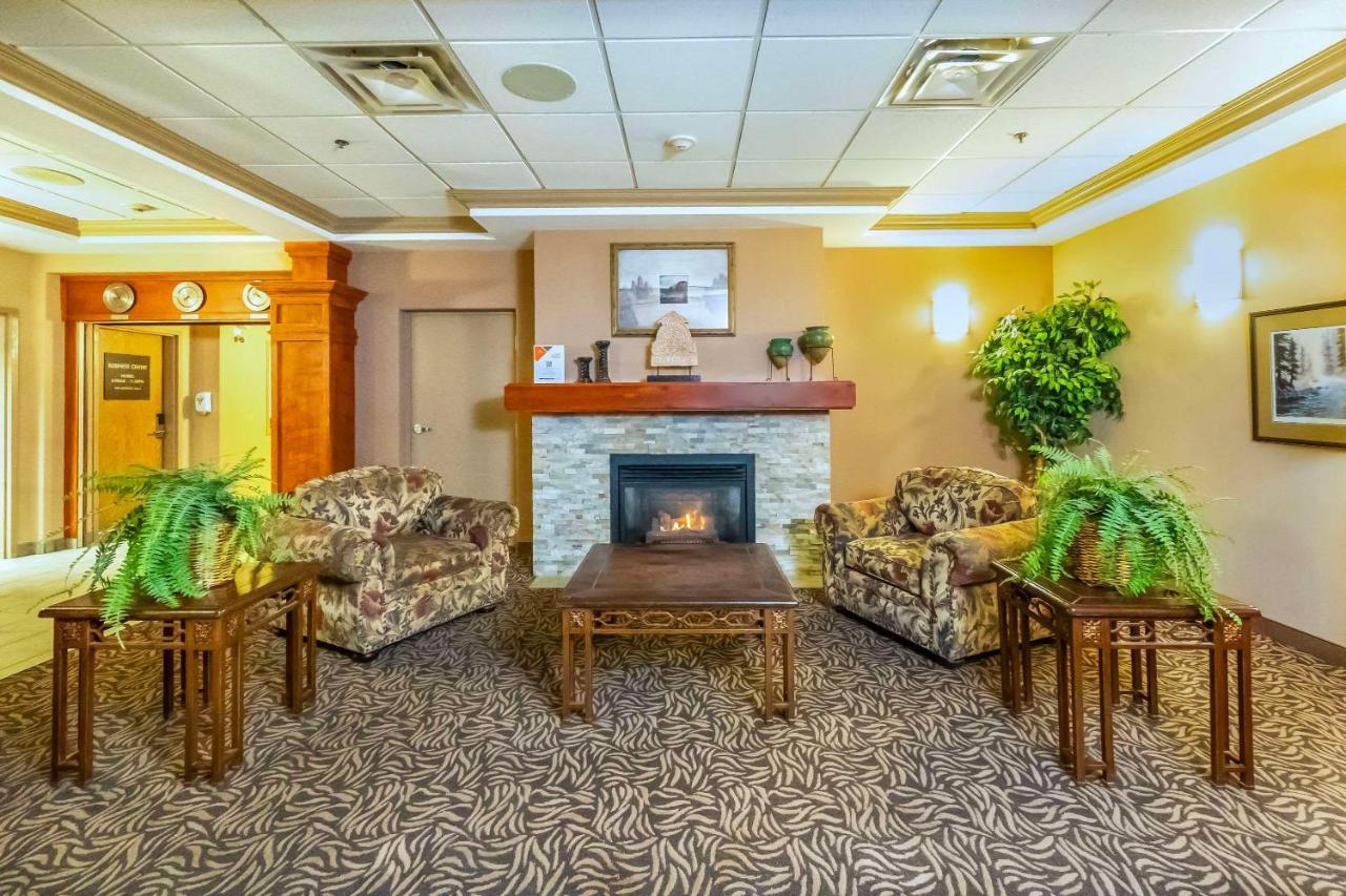 Comfort Inn & Suites Самон Арм Екстериор снимка