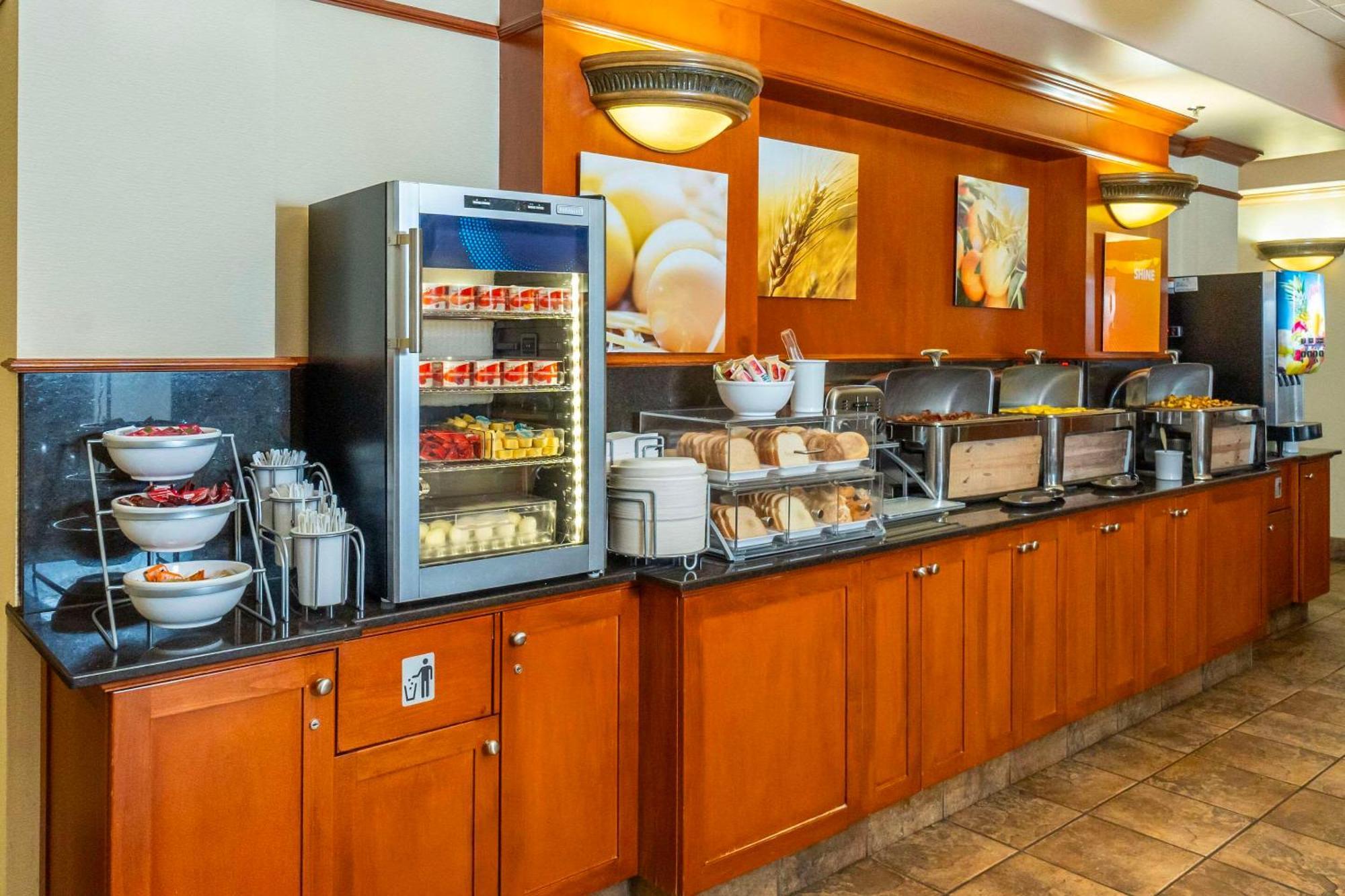 Comfort Inn & Suites Самон Арм Екстериор снимка