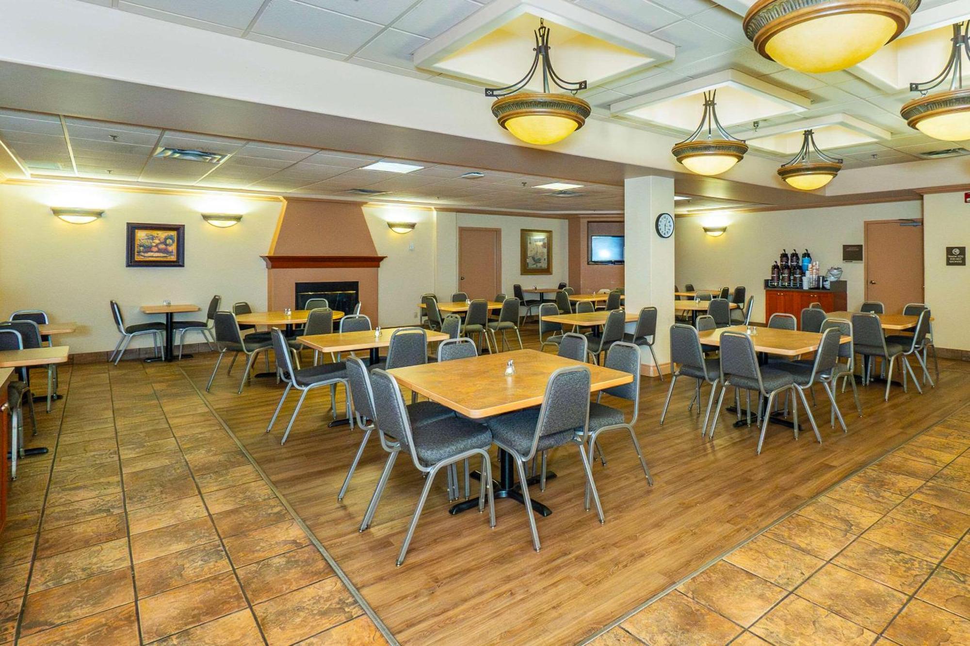 Comfort Inn & Suites Самон Арм Екстериор снимка