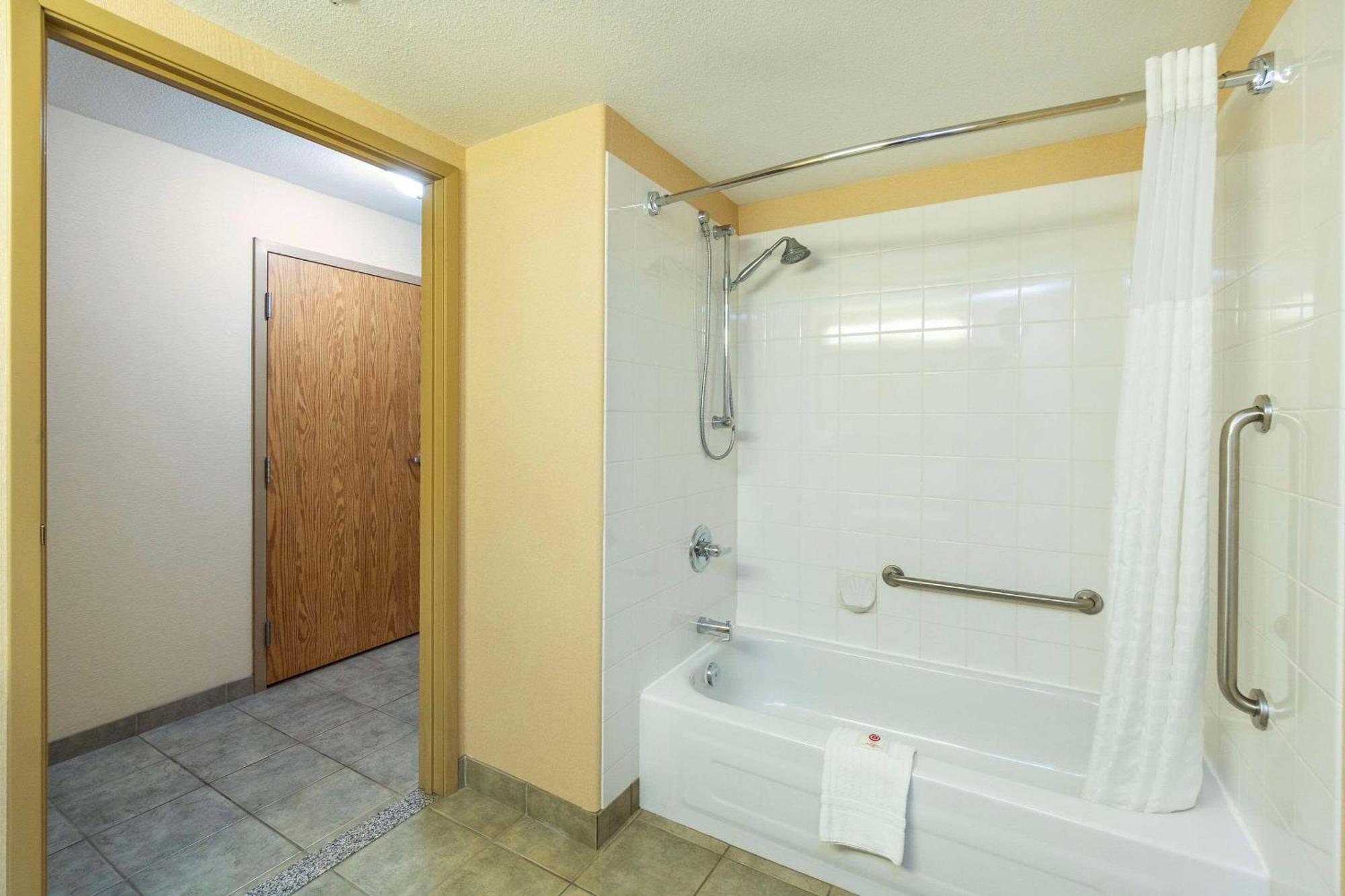 Comfort Inn & Suites Самон Арм Екстериор снимка