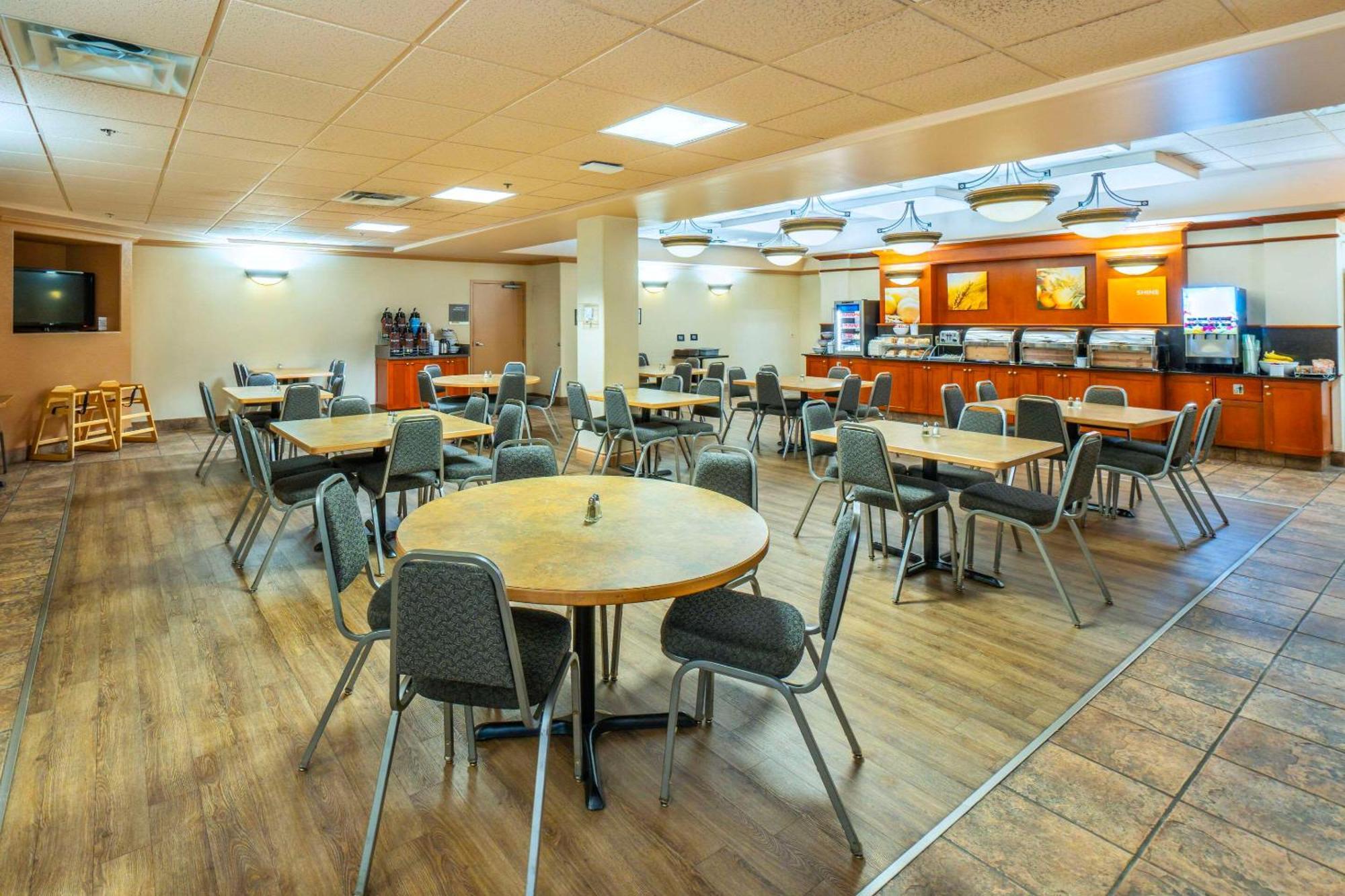 Comfort Inn & Suites Самон Арм Екстериор снимка