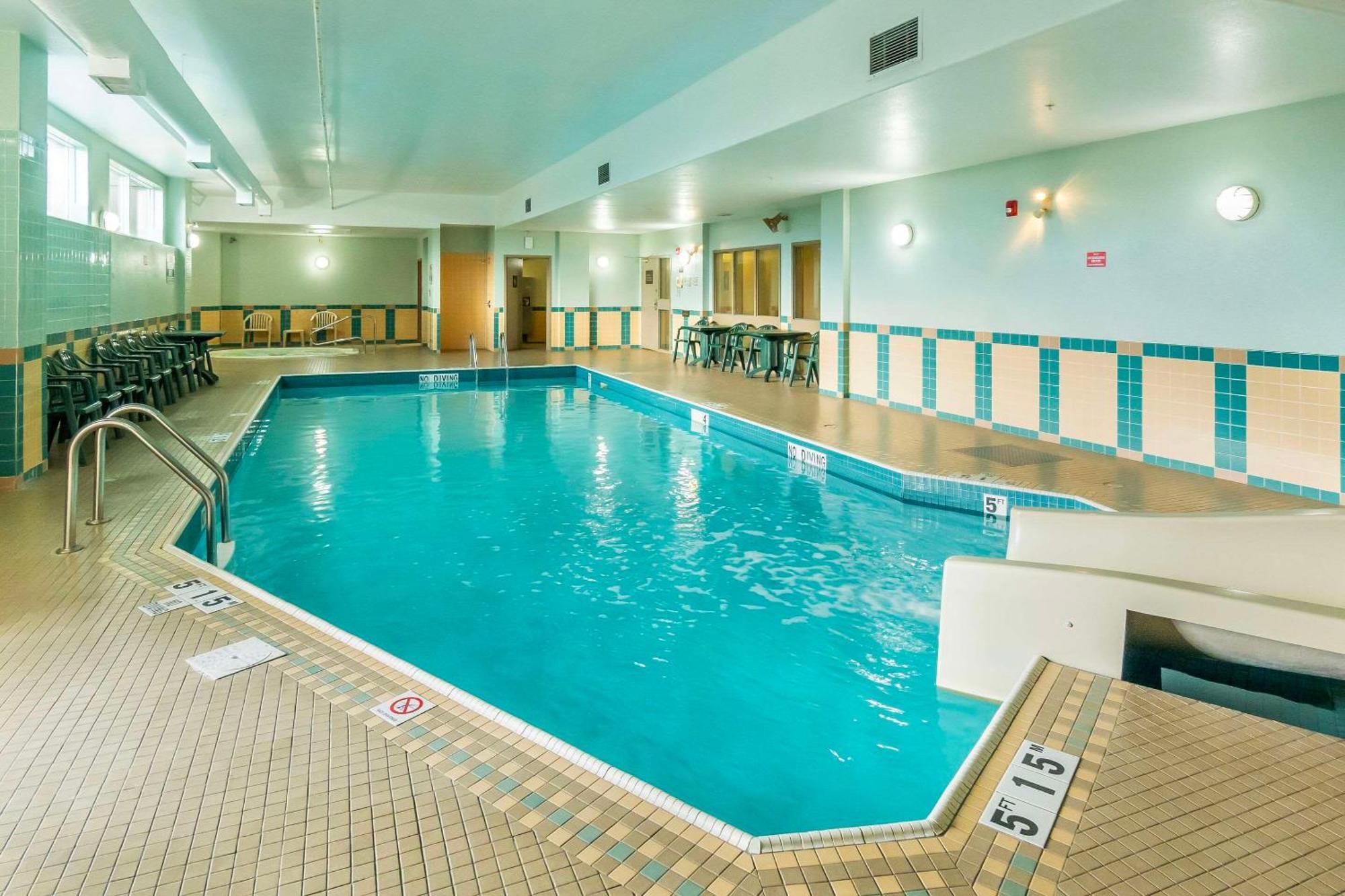 Comfort Inn & Suites Самон Арм Екстериор снимка