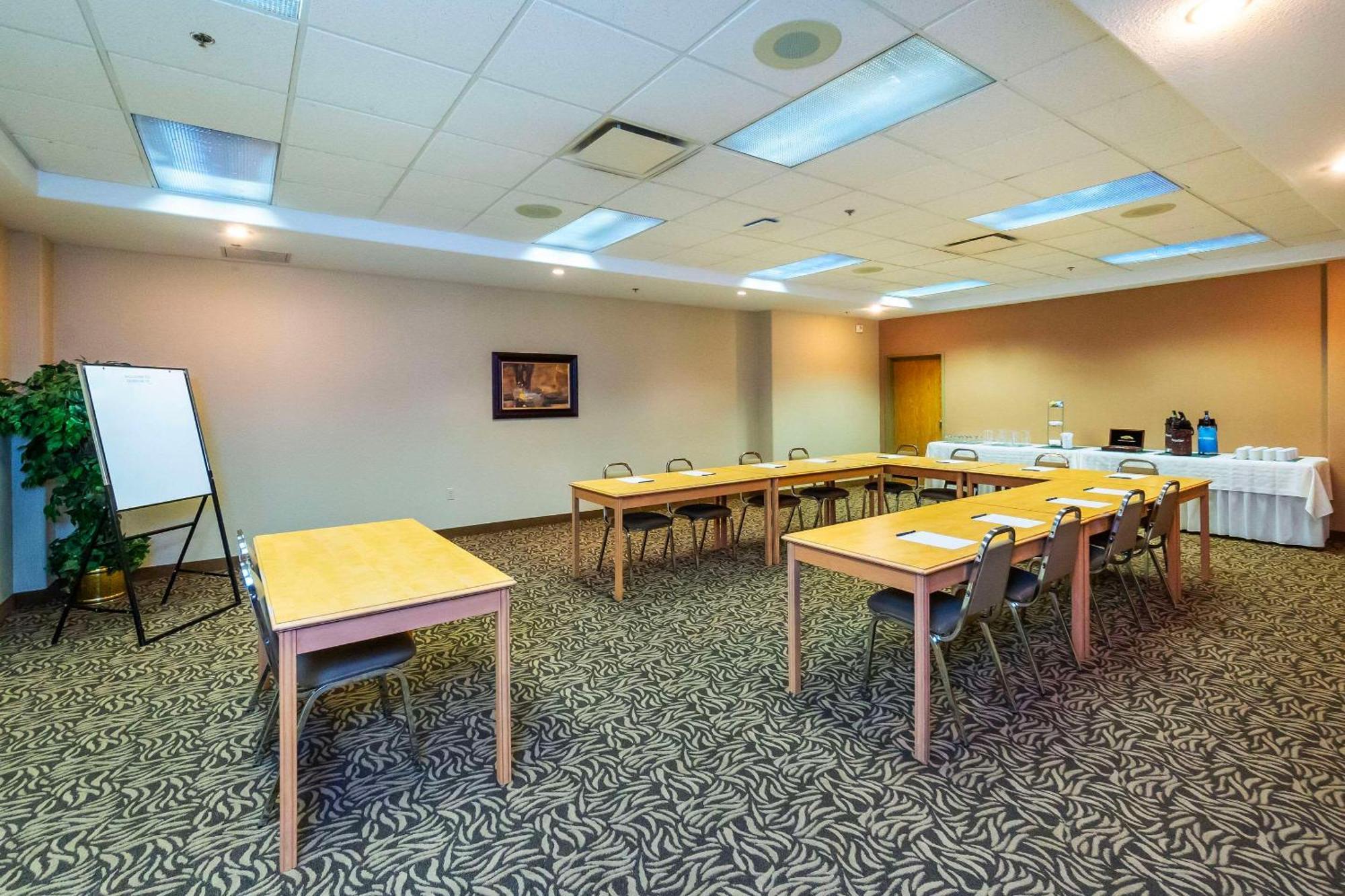 Comfort Inn & Suites Самон Арм Екстериор снимка