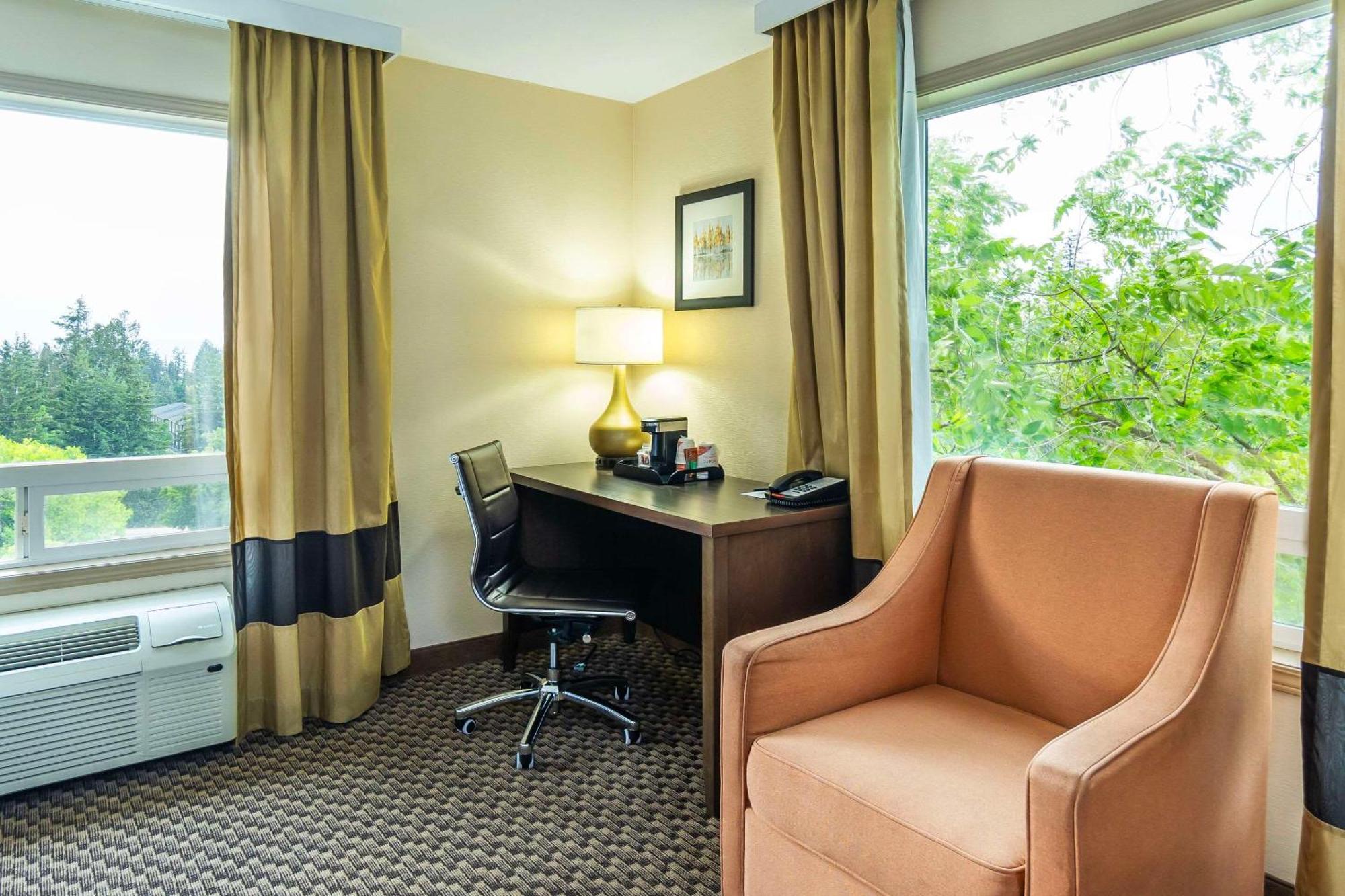 Comfort Inn & Suites Самон Арм Екстериор снимка